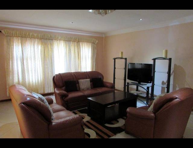4 BEDROOM HOUSE FOR SALE IN WHITE RIVER EXT 49